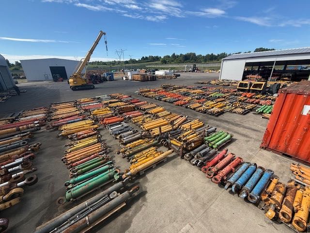 siłownik hydrauliczny do koparki używany