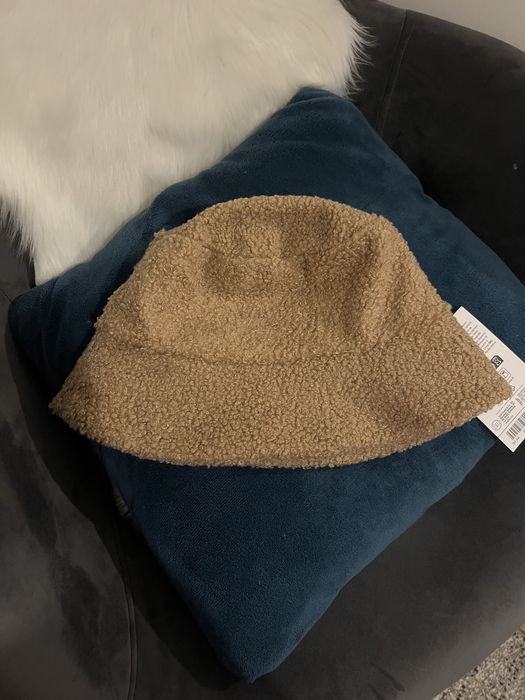 Nowy ciepły miękki beżowy kapelusz teddy idealny na jesień