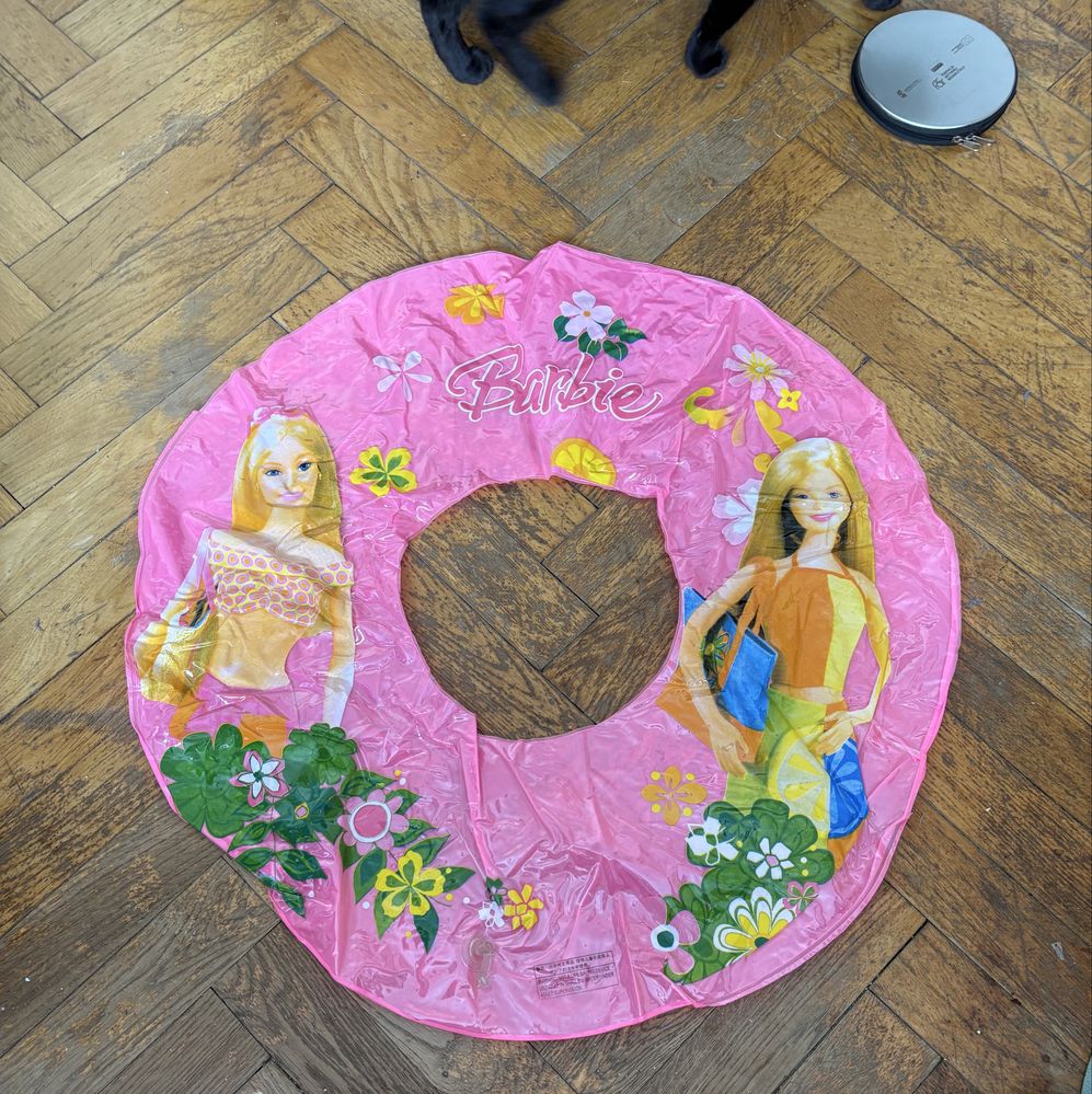 Kółko dmuchane do plywania barbie
