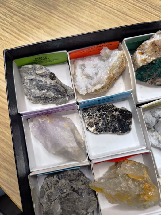 Conjunto de 17 minerais