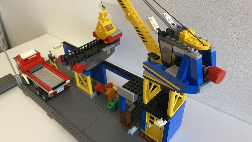 Lego City 4645 Łòdź w przystani z Dźwigiem i Ciężarówką