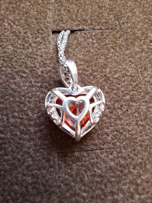 OKAZJA!!! Srebrny naszyjnik z czerwoną cyrkonią zawieszką Apart