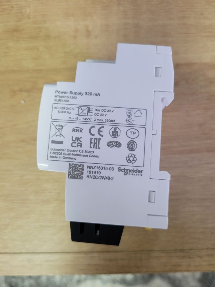 Schneider Space Logic KNX MTN 6513 zasilacz 320mA