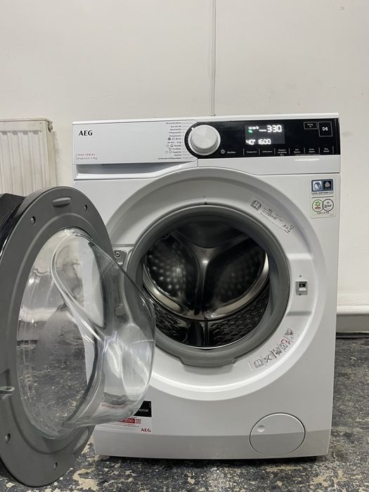 Пральна машина з фунцією парового освіження AEG LR7A70690