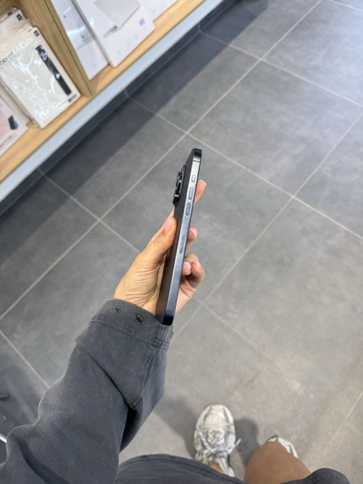 Used iPhone 15 pro max 256 blue
