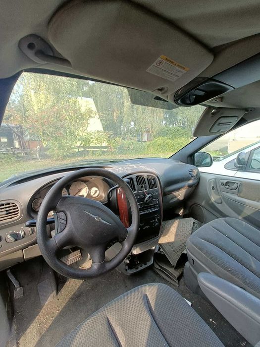 chrysler grand  voyager   2004rok 2,8 diesel     do naprawy