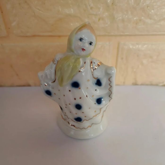 Фарфорова статуетка плясунья