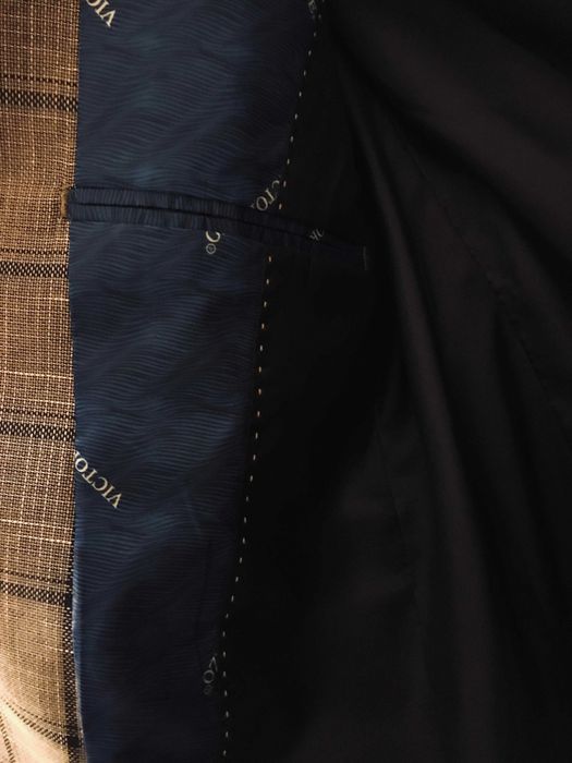 Стильний чоловічий піджак від VICTOR ENZO