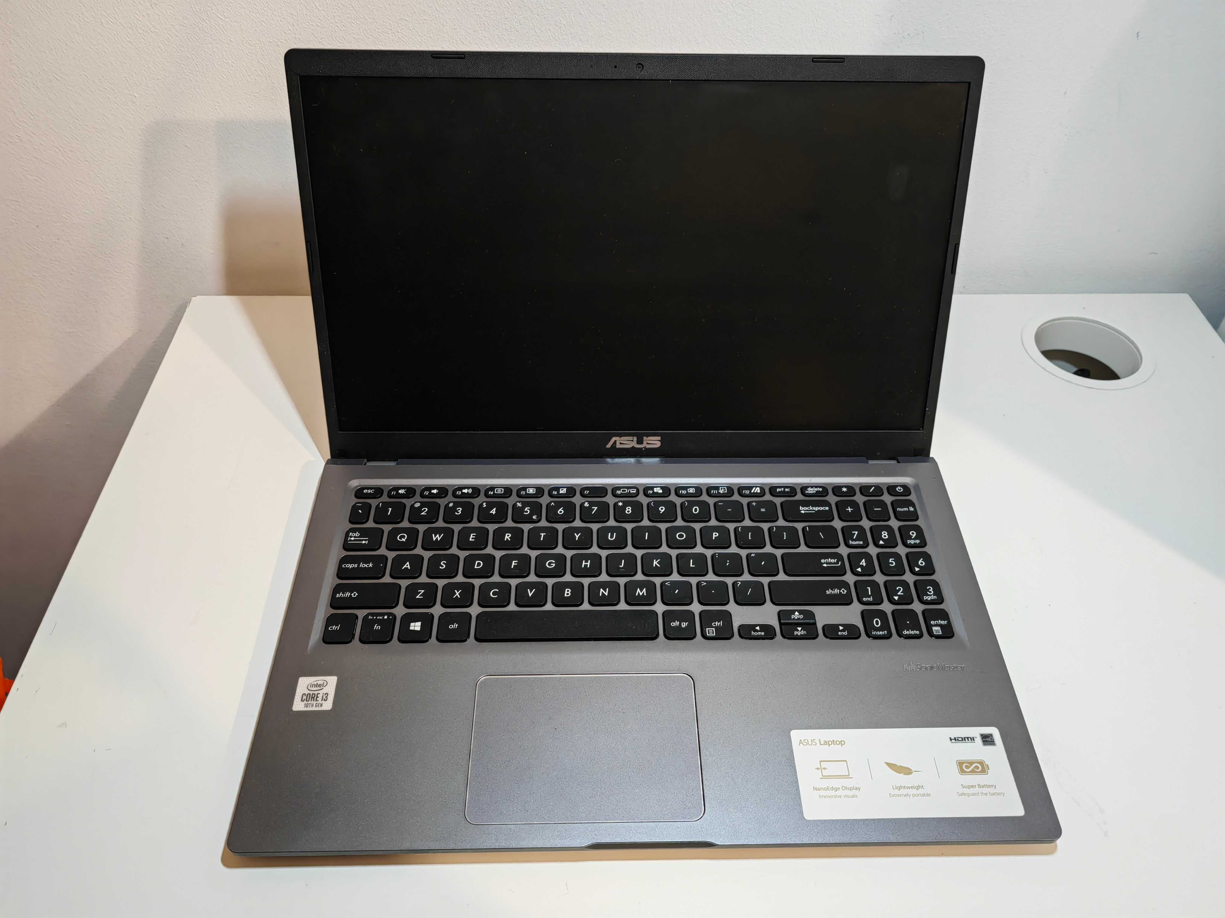 Laptop Asus 15,6 LED,Intel Core I3-3,4GHz, SSD M2 jak nowy