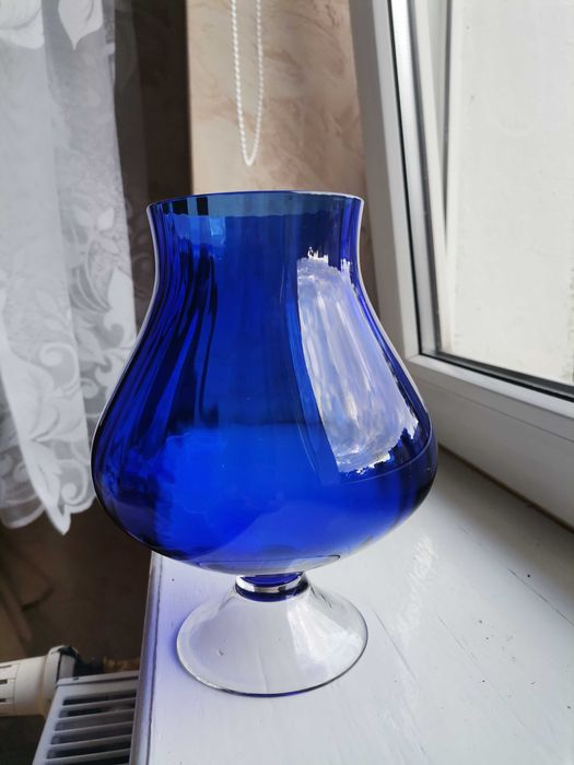 Kobaltowe szkło ozdobne