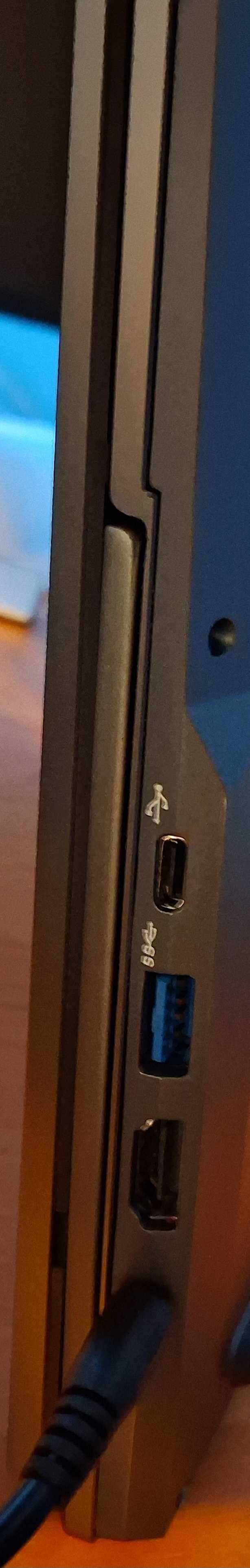 Laptop z podwójnym wyświetlaczem