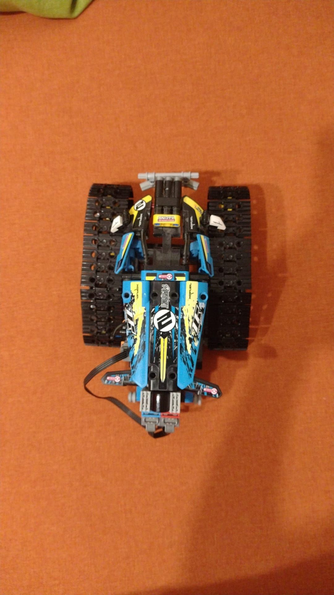 LEGO technik zdalnie sterowana wyścigòwka nr 42095