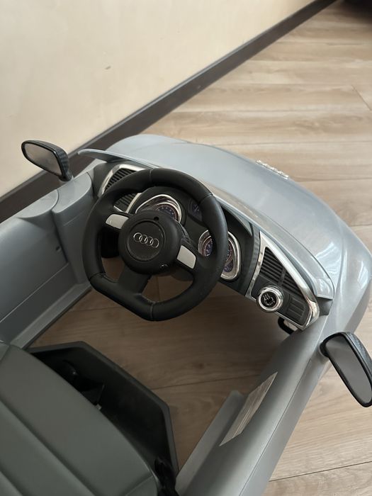 Машинка каталка Audi, в гарному стані