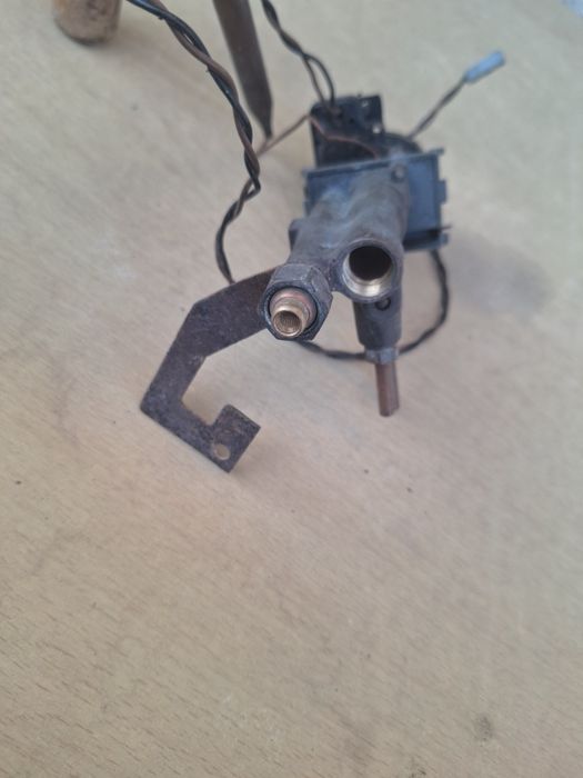 Zawór gazowy pieca truma z iskrownikiem elektrycznym