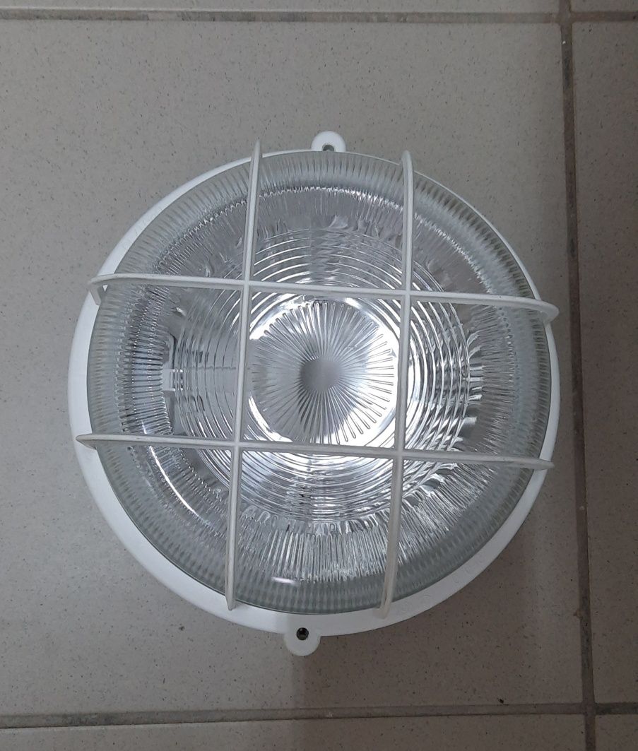 Oprawy oświetleniowe IP64 Metalowe