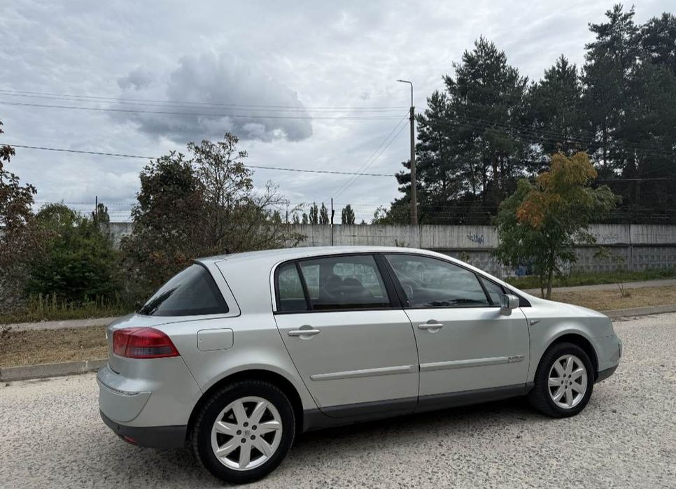 Продам.      Рено