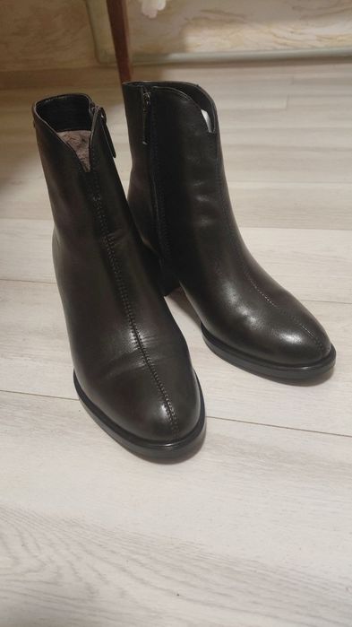 Жіночі чоботи шкіряні