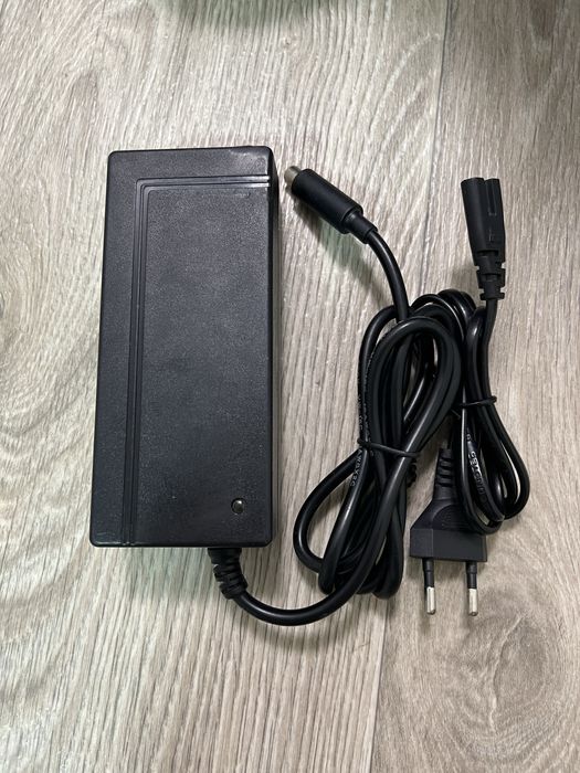 Зарядне для електросамоткату 42V  2.0A