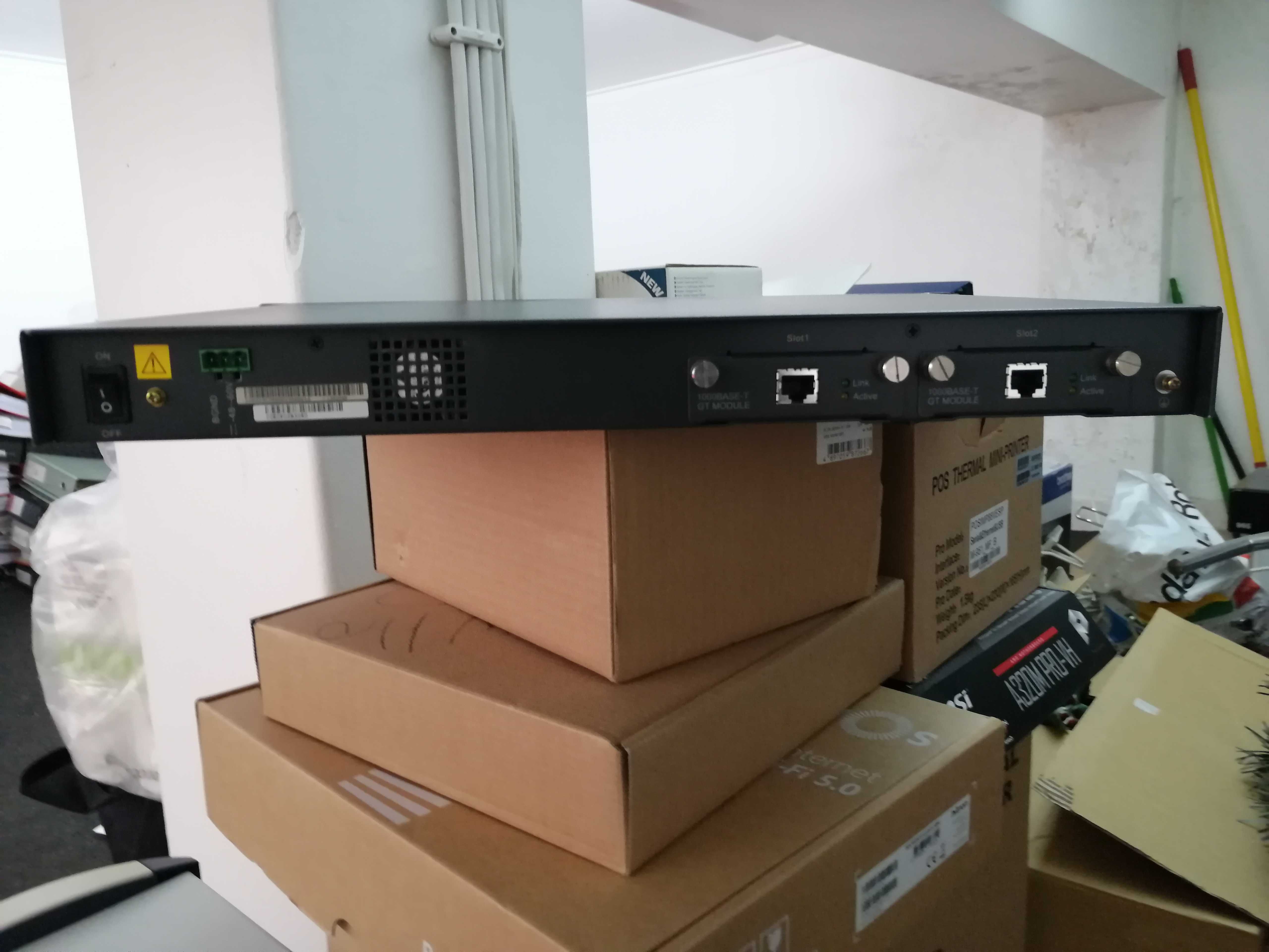 Switch Huawei Quidway S3526 com 24 portas + 2 portas gigabite
