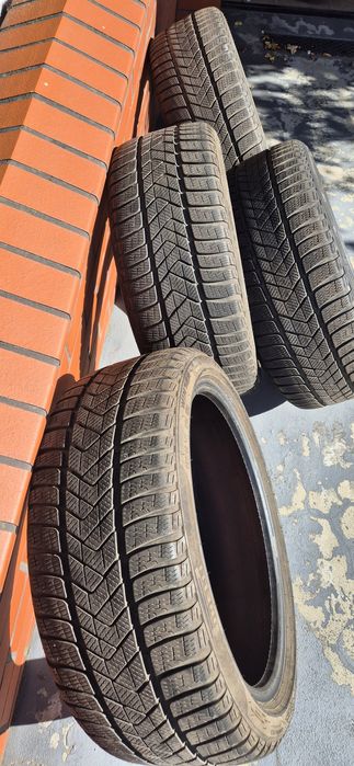 Pirelli  225/40 R18
Sottozero 3 225/40R18.