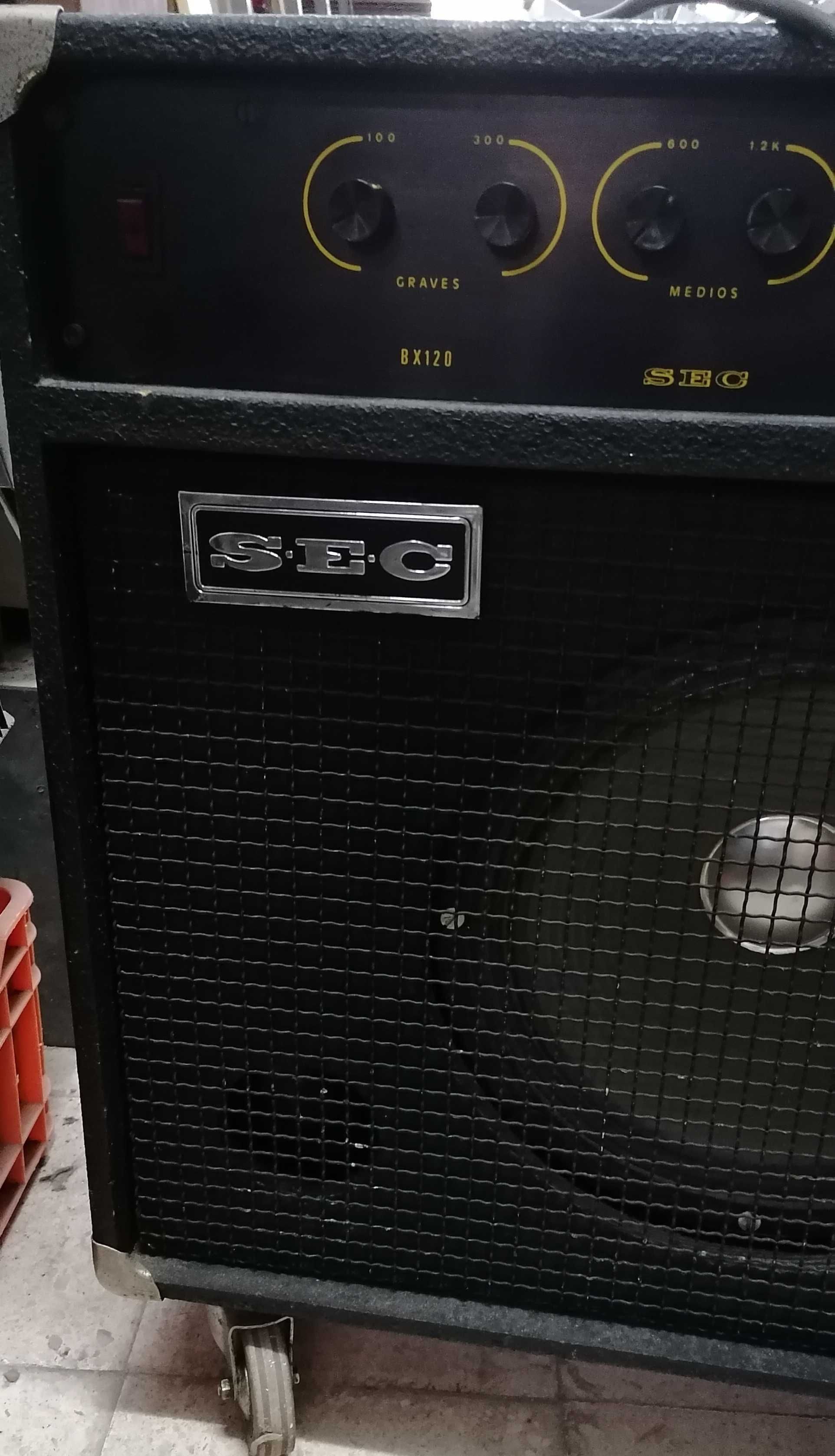 Coluna de som "SEC", amplificada, de 120 w