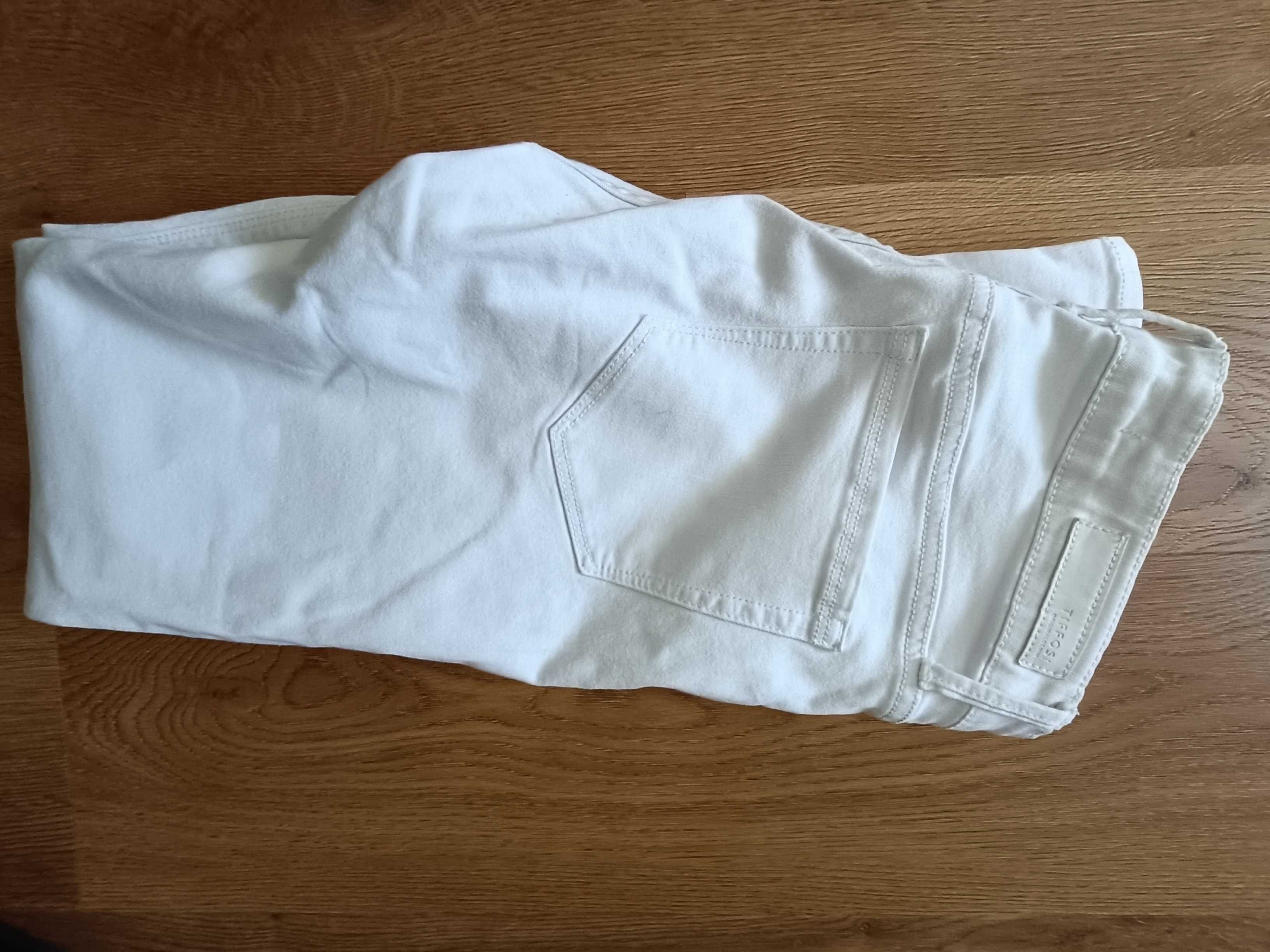 Calça branca Tiffosi e calça amarela torrado Pull bear