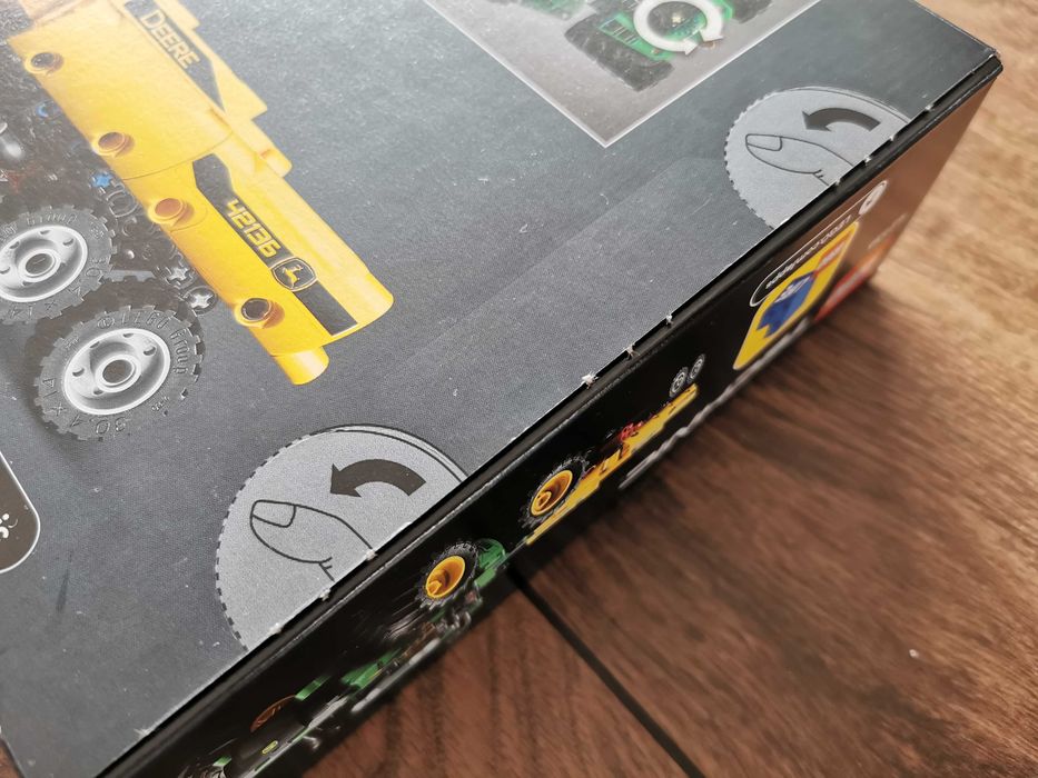 LEGO Technic Traktor John Deere 9620R 4WD Prezent