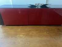 Móvel de Sala TV/Bar em Preto e Vermelho – Com Arrumação