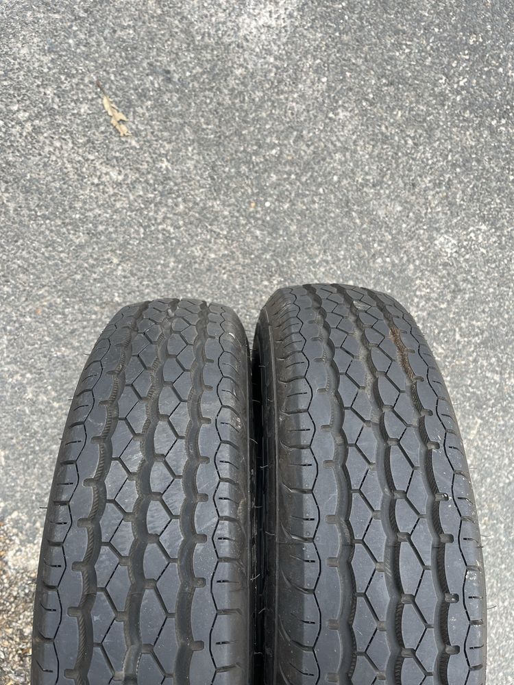 Vendo 2 Pneus 145 R12