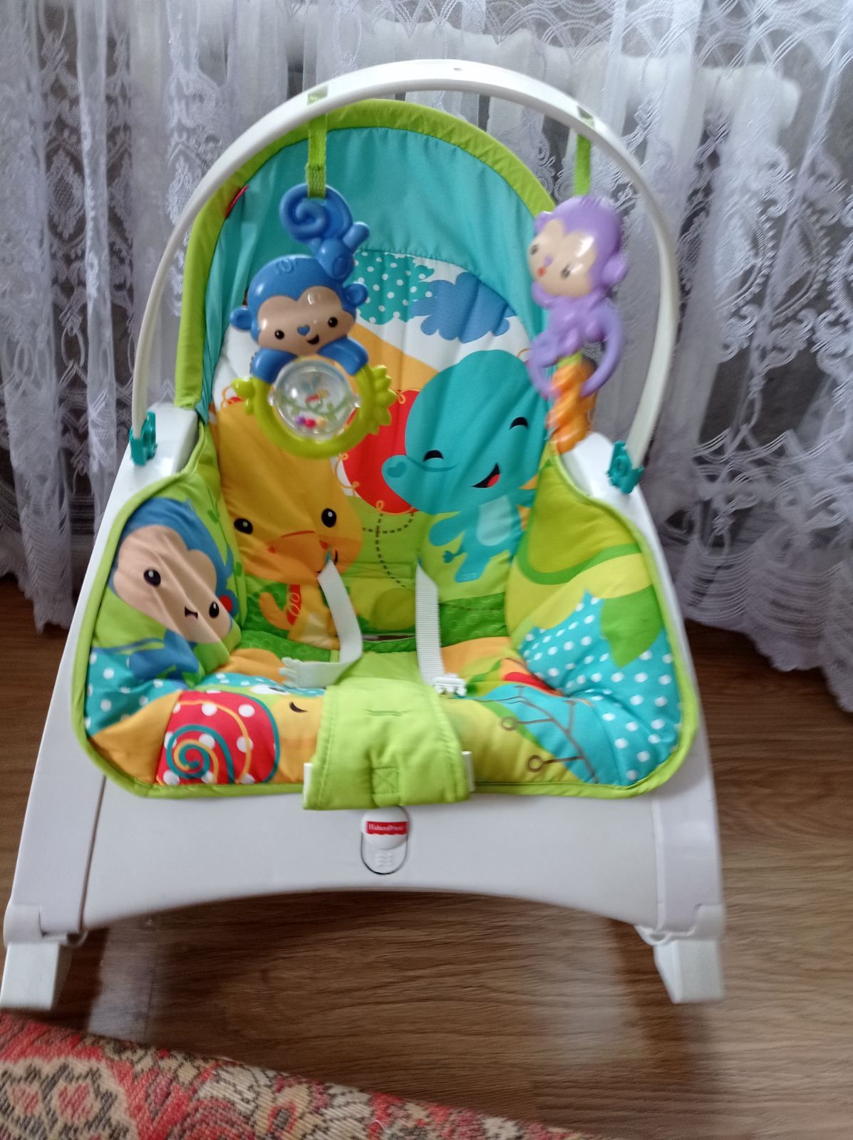 Дитяче крісло качалка з вібрацією від народження
