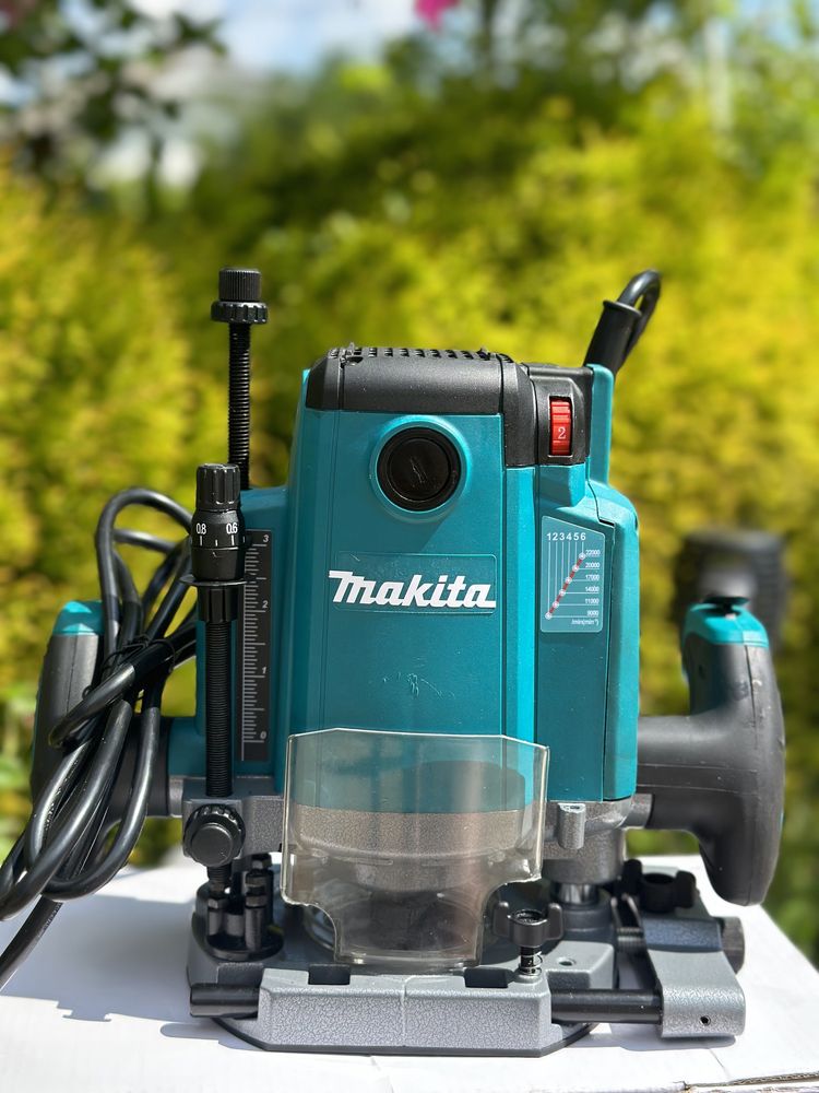 Фрезер Makita RP 2301 FC Цанга: 8-12 мм