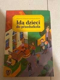 Michał sulej Agnieszka jedrzejewska-stachura idą dzieci do przedszkola