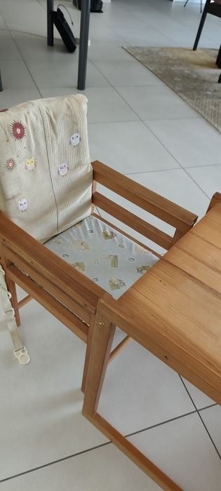 Mesa de criança com cadeira