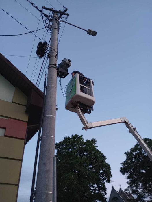 Podnośnik Koszowy Zwyżka Wynajem mycie elewacji wycinka drzew Montaż