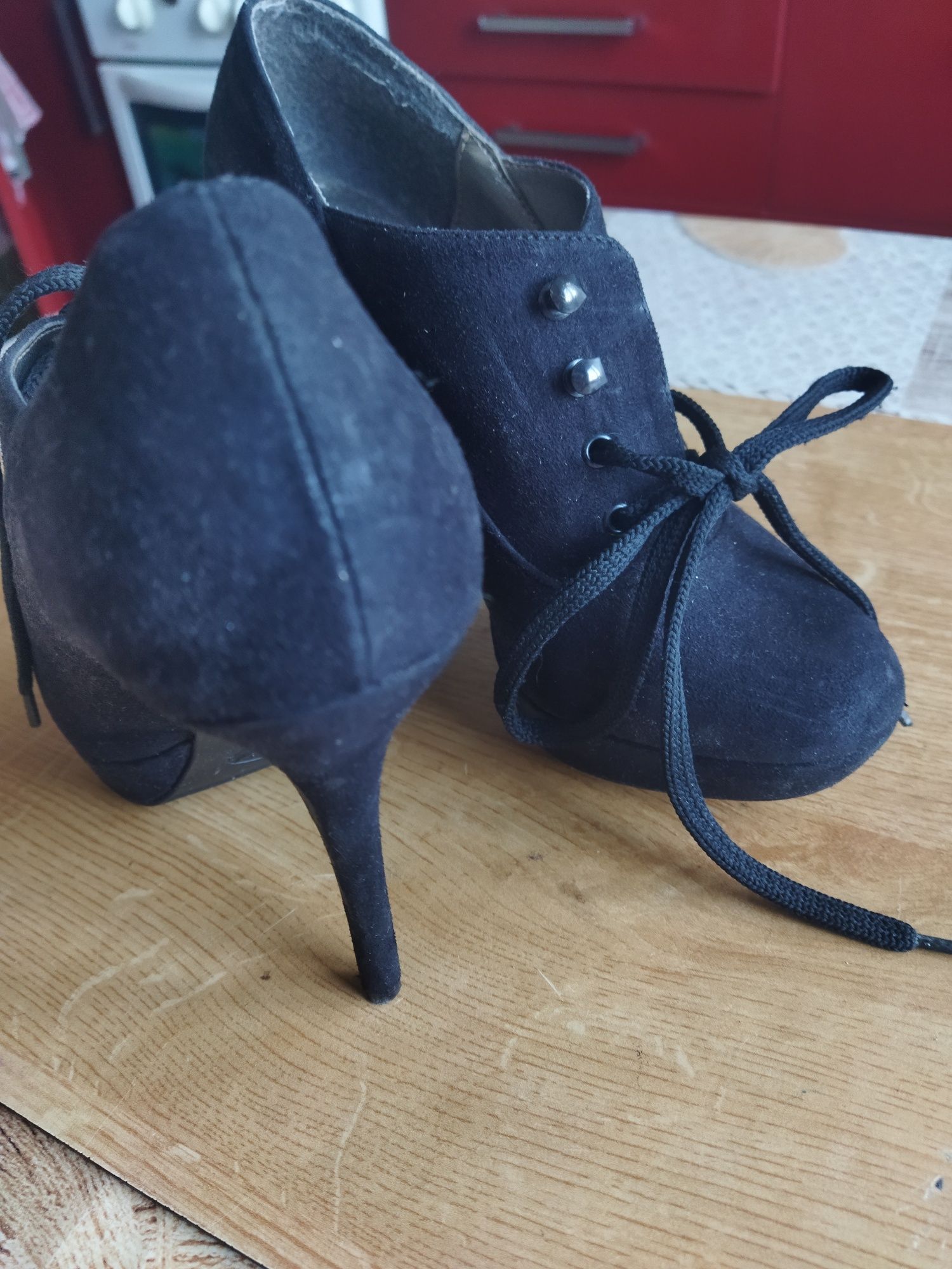 Туфлі жіночі замшеві натуральні жіночі майже нові на каблуку