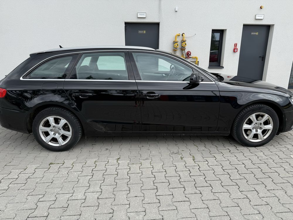 Audi a4 b8 2.0 tdi 2010 rok