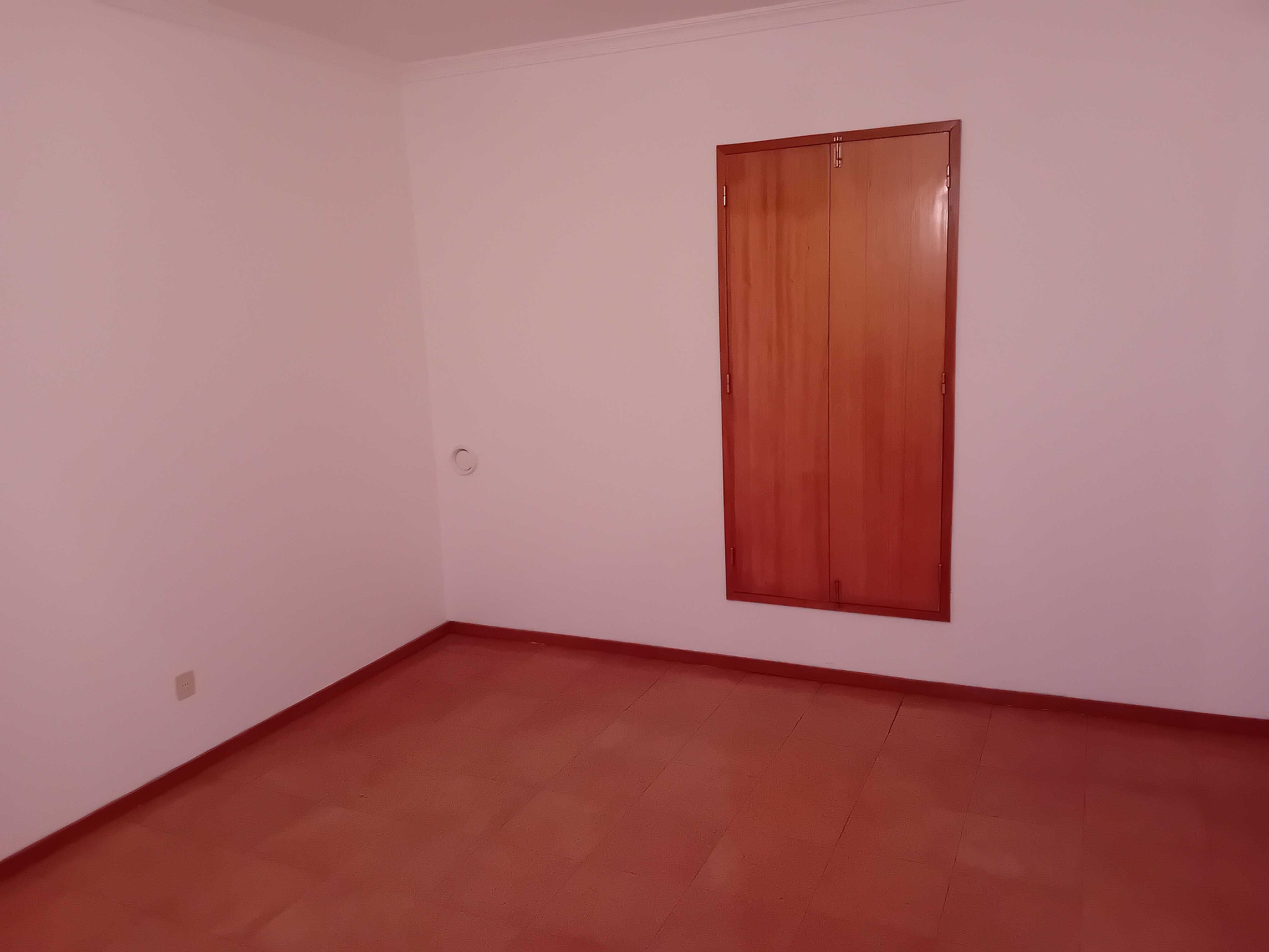 Vende-se moradia em Vila Viçosa