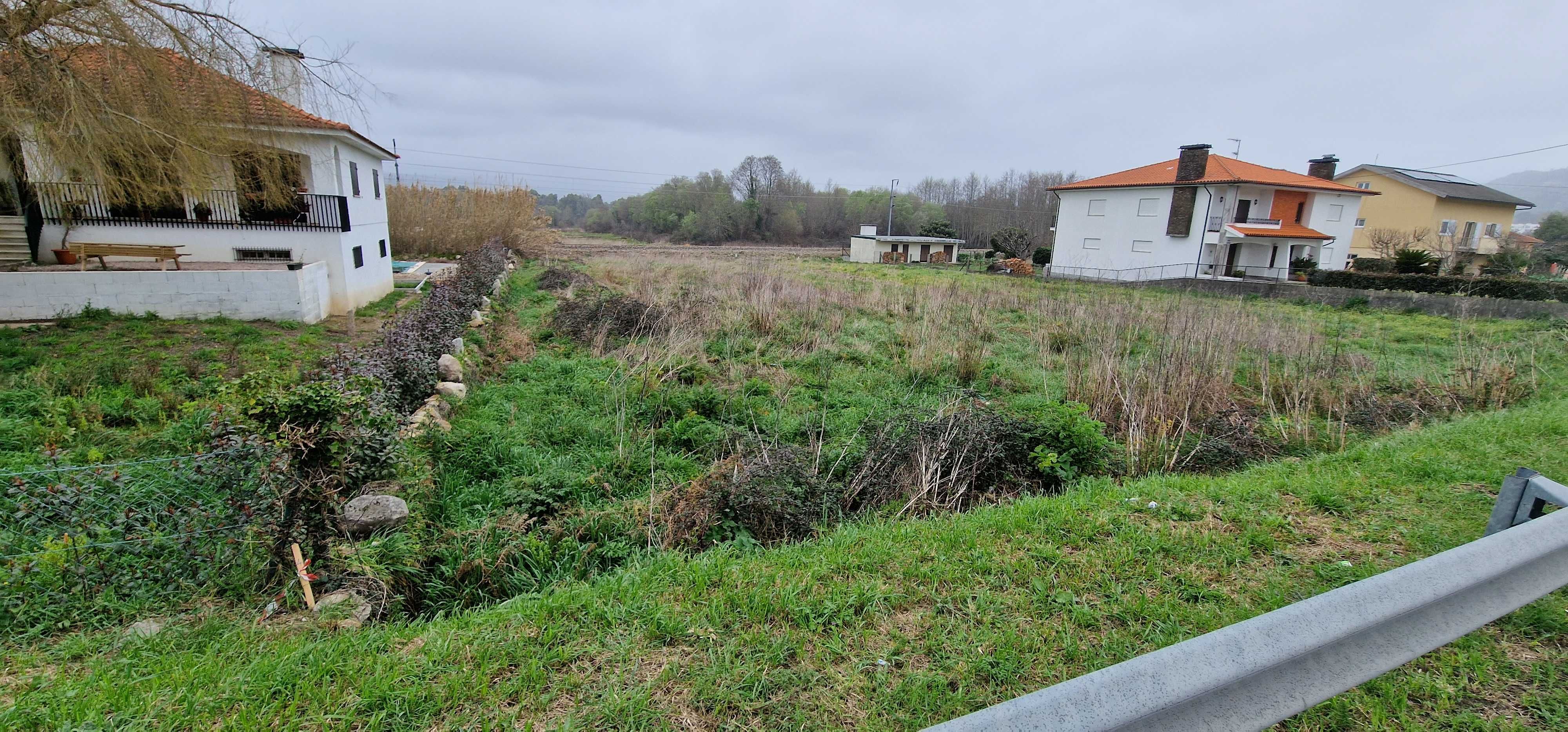 Terrenos para venda, Vila nova de Cerveira, Urbano + Rústicos - 1600m2