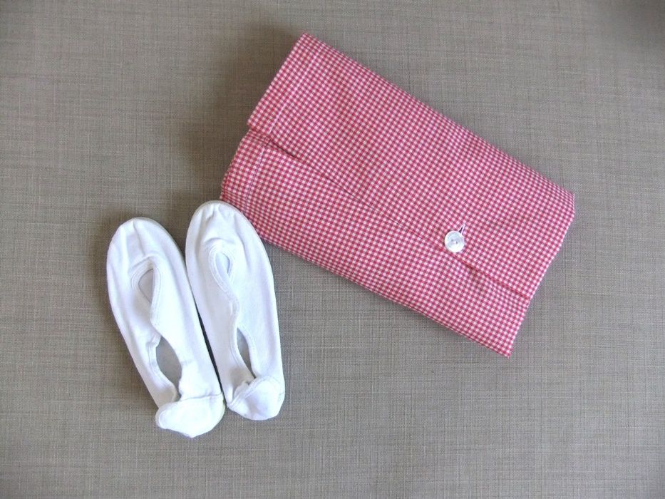 Bata branco-vermelho 3-4 e sabrinas 29