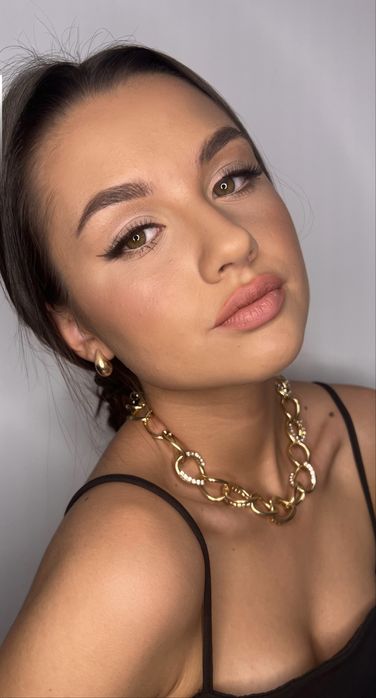 Profesjonalny makijaż ślubny i okolicznościowy – studio lub dojazd