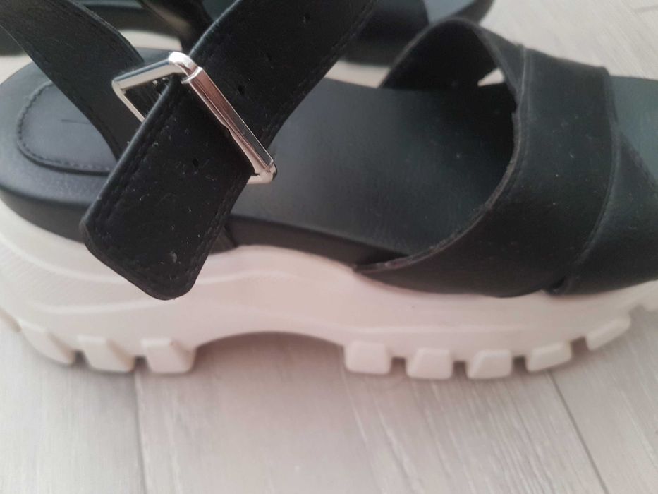 "Bershka" босоніжки жіночі 38 розмір