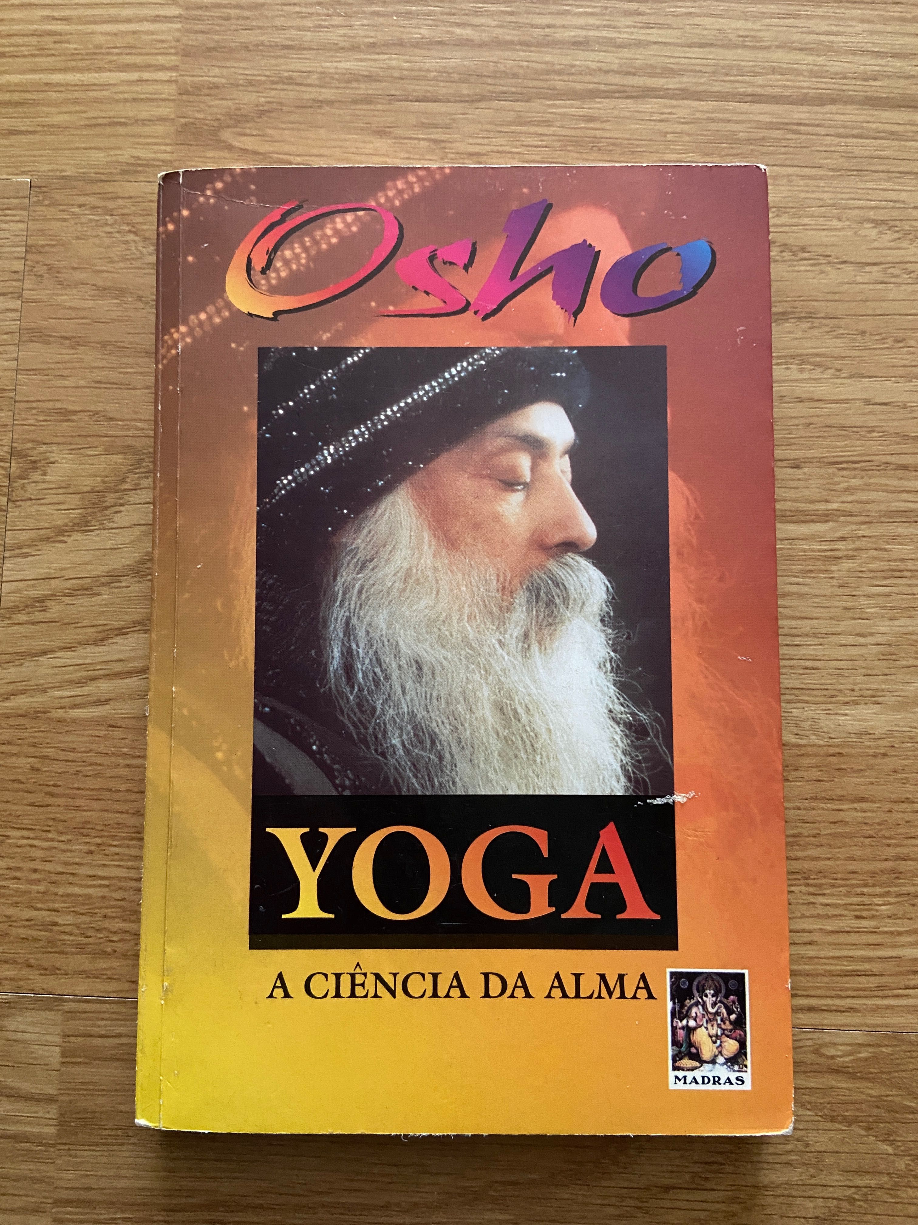 Livro Yoga diário para a saúde