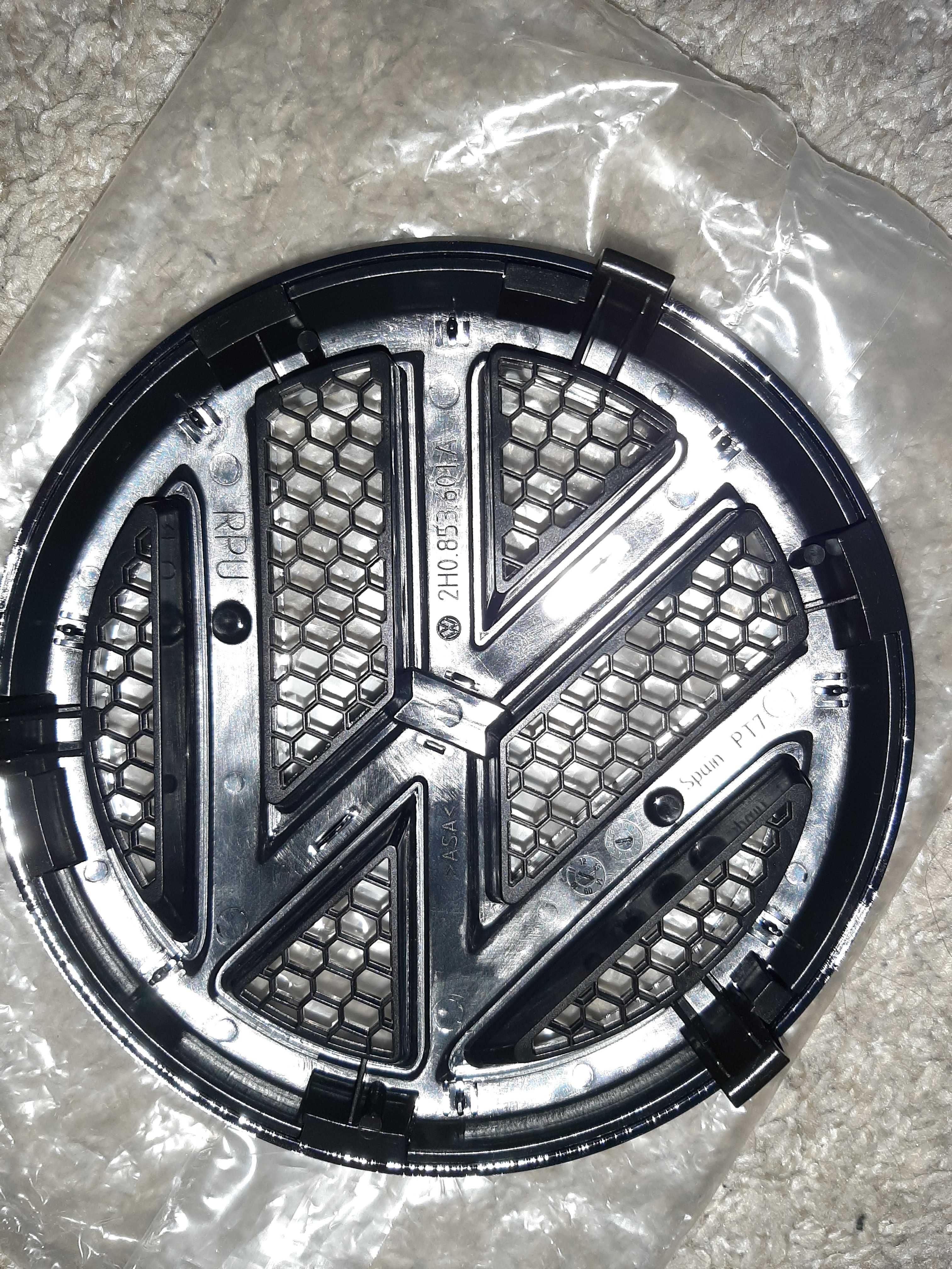 Emblemat Volkswagen Amarok Znaczek do Amaroka 2H0 Logo VW