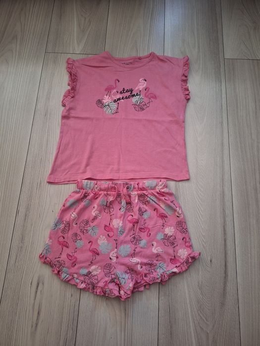 Letni komplet 122 dla dziewczynki krótkie spodenki i bluzeczka falbany