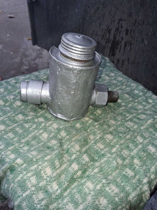 Продам цилиндр тормоза главный с резервуаром М-401