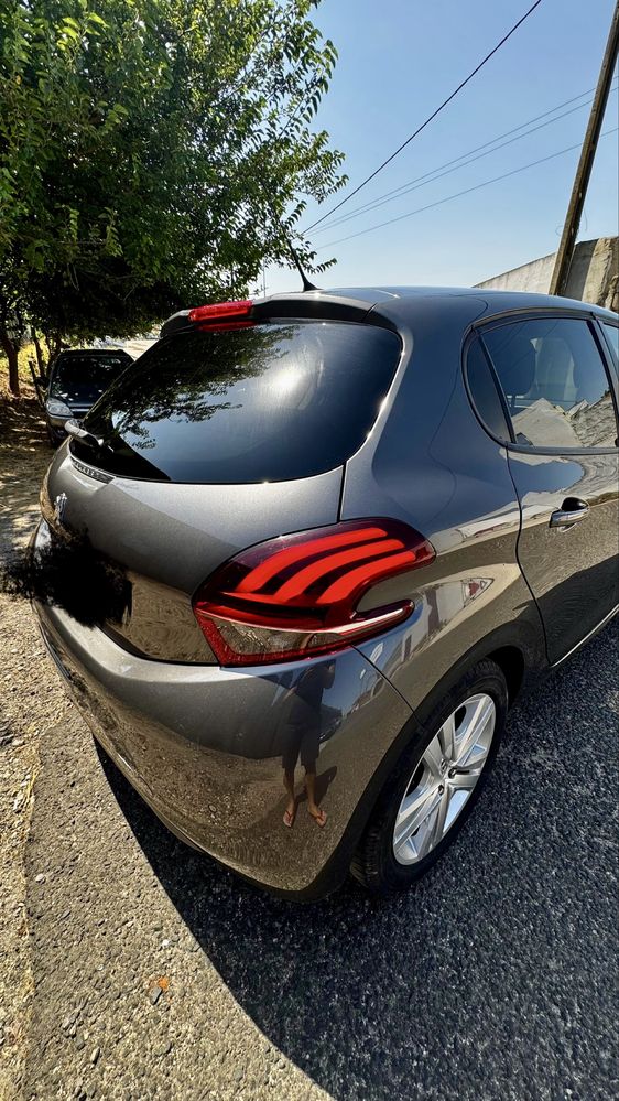 Peugeot 208 muito novo
