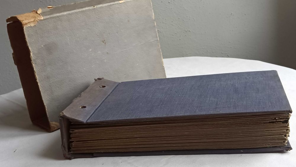 Stary klaser z pocztówkami + koperty+ znaczki . ZFP. Ruch Warszawa