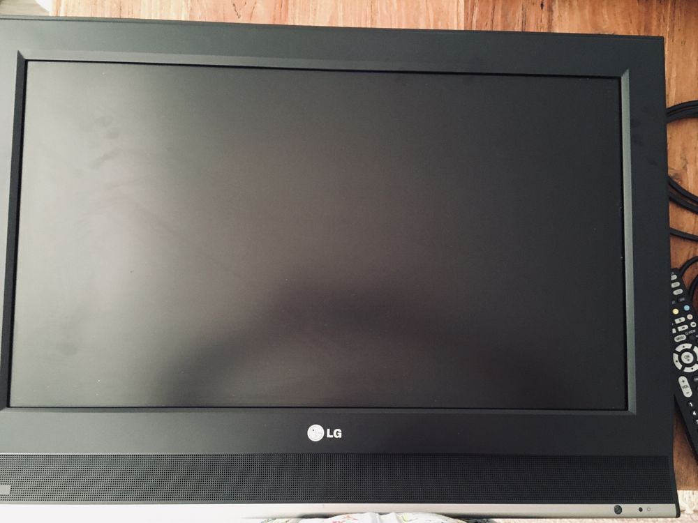 TV LG 26 LC 41 z uchwytem ściennym