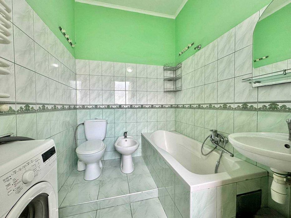 Продаж частини будинку з ділянкою у м.Дрогобич (вул. Довбуша)