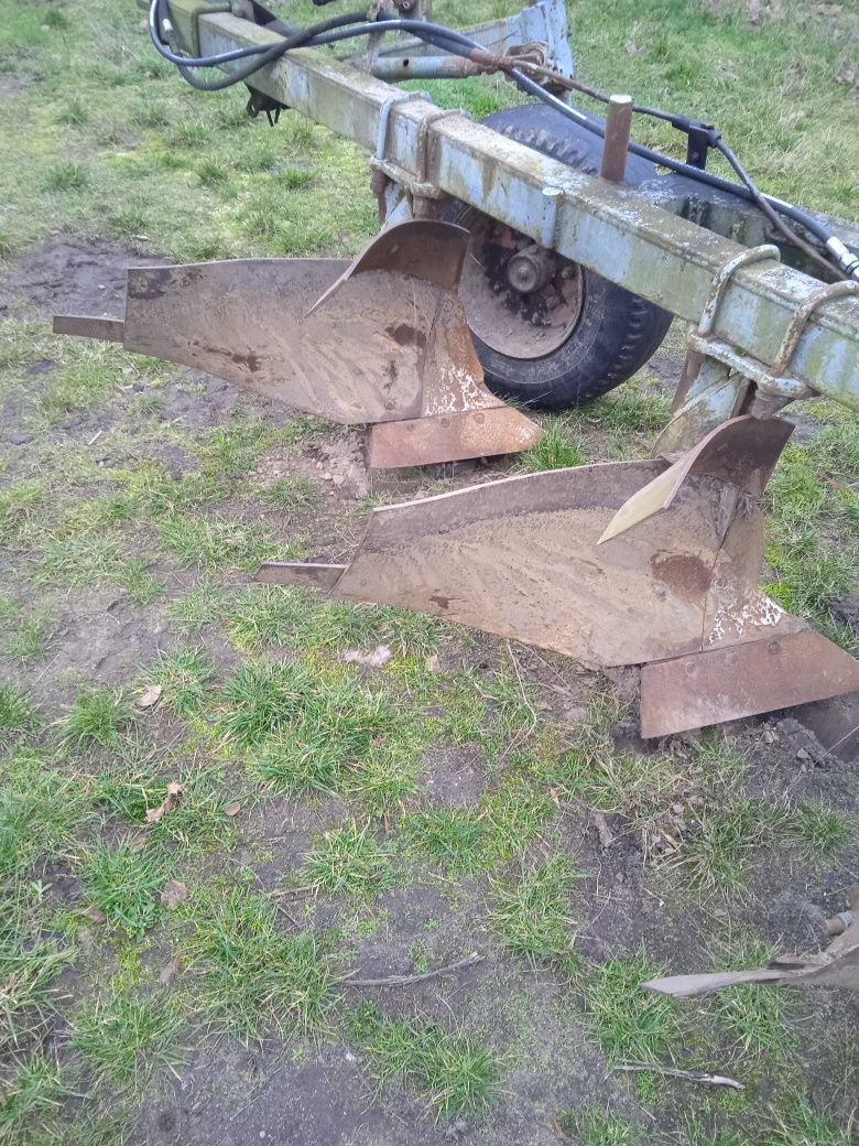 Pług b200 czteroskibowy